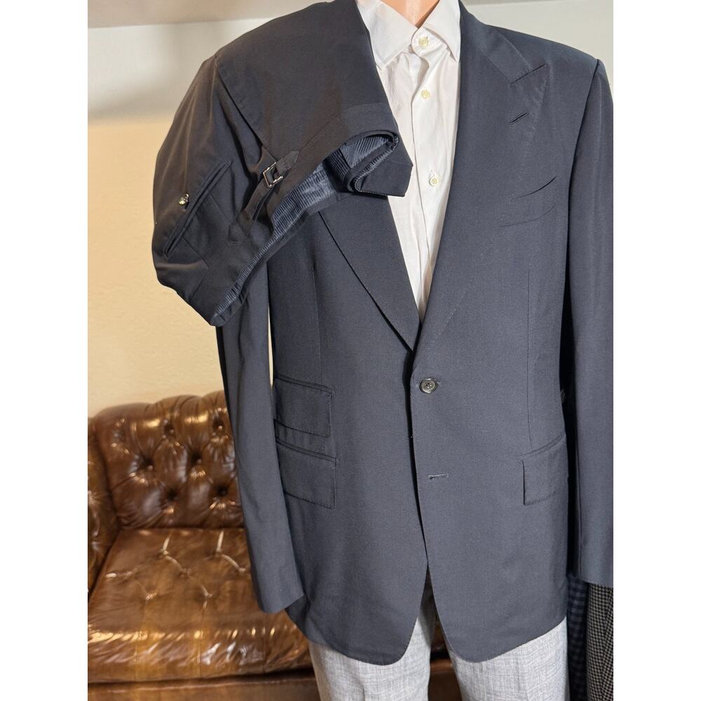 Tom Ford Navy Blue Wool Peak Lapel Suit Windsor 52R 42R US Men's 35x33 Trousers